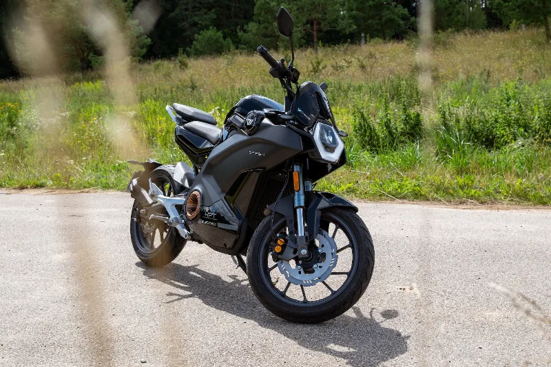 motocykl eketryczny VMoto Stash black